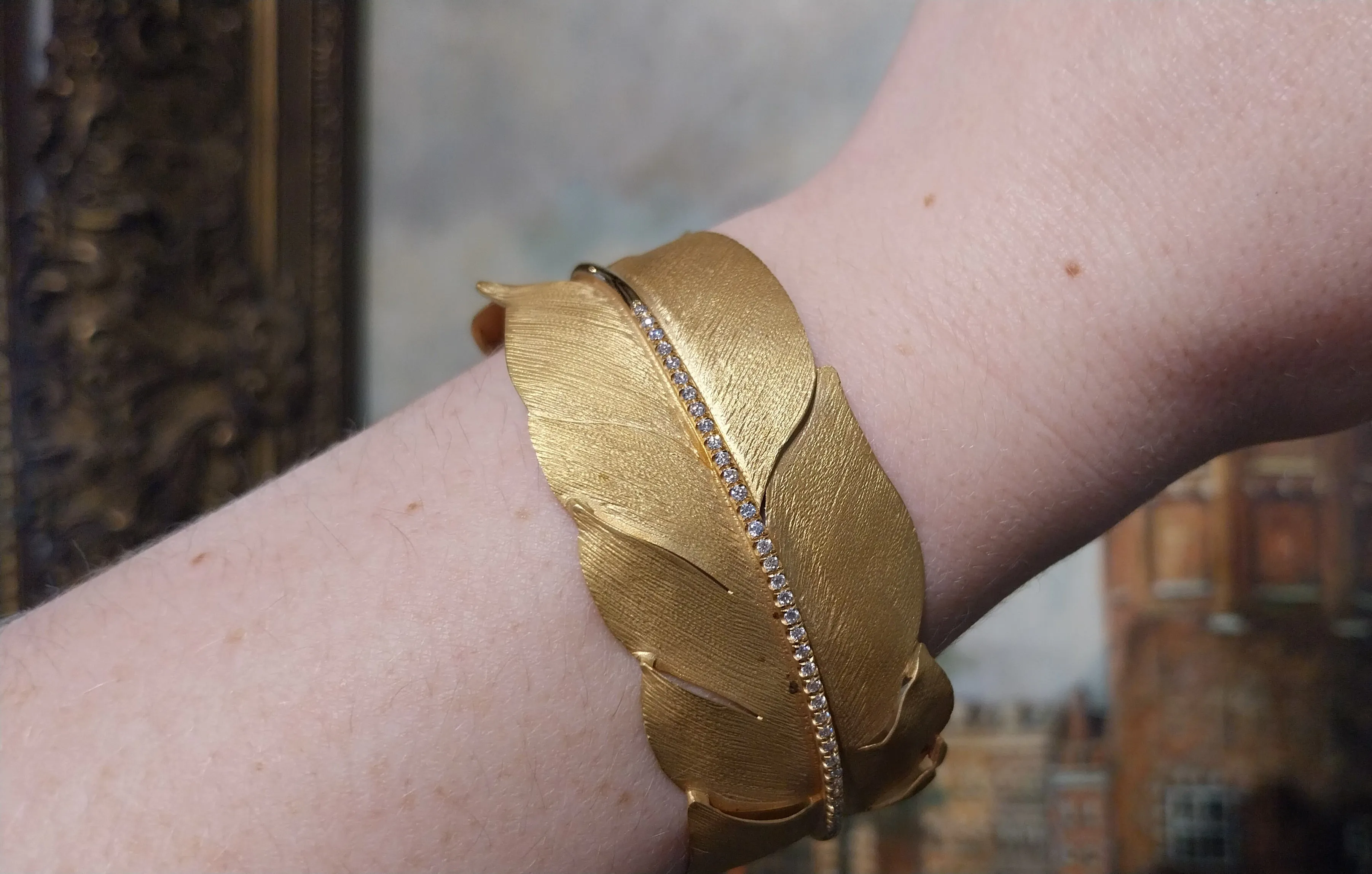 Leaf cuff with diamonds